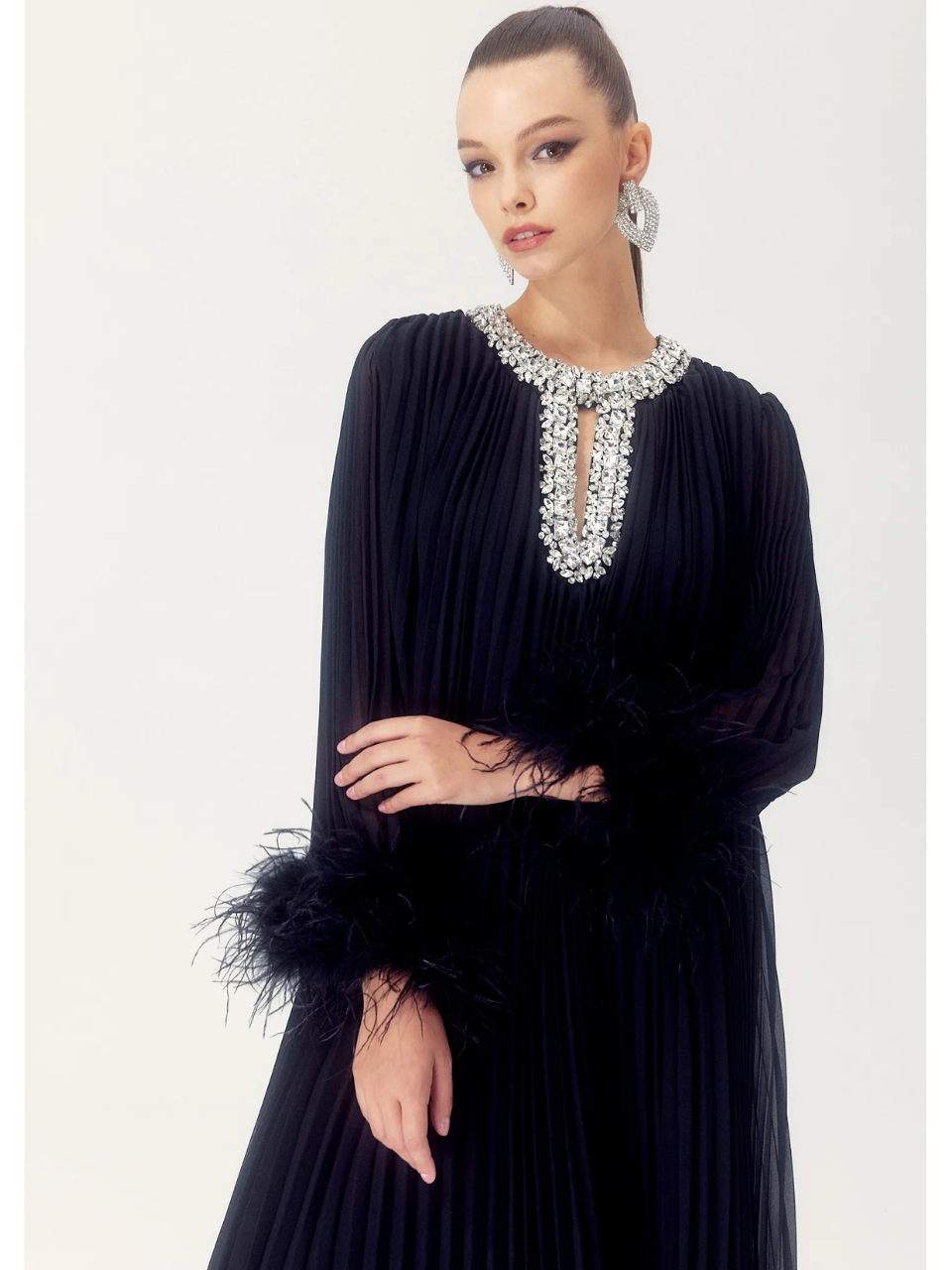 Yvonne Vestido de Chifón Plisado con Plumas Diamante