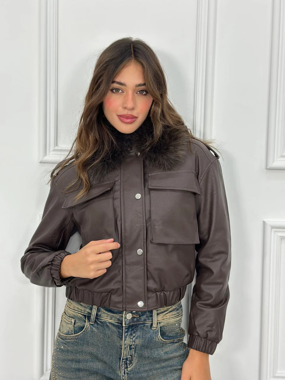 Chaqueta corta de piel sintética