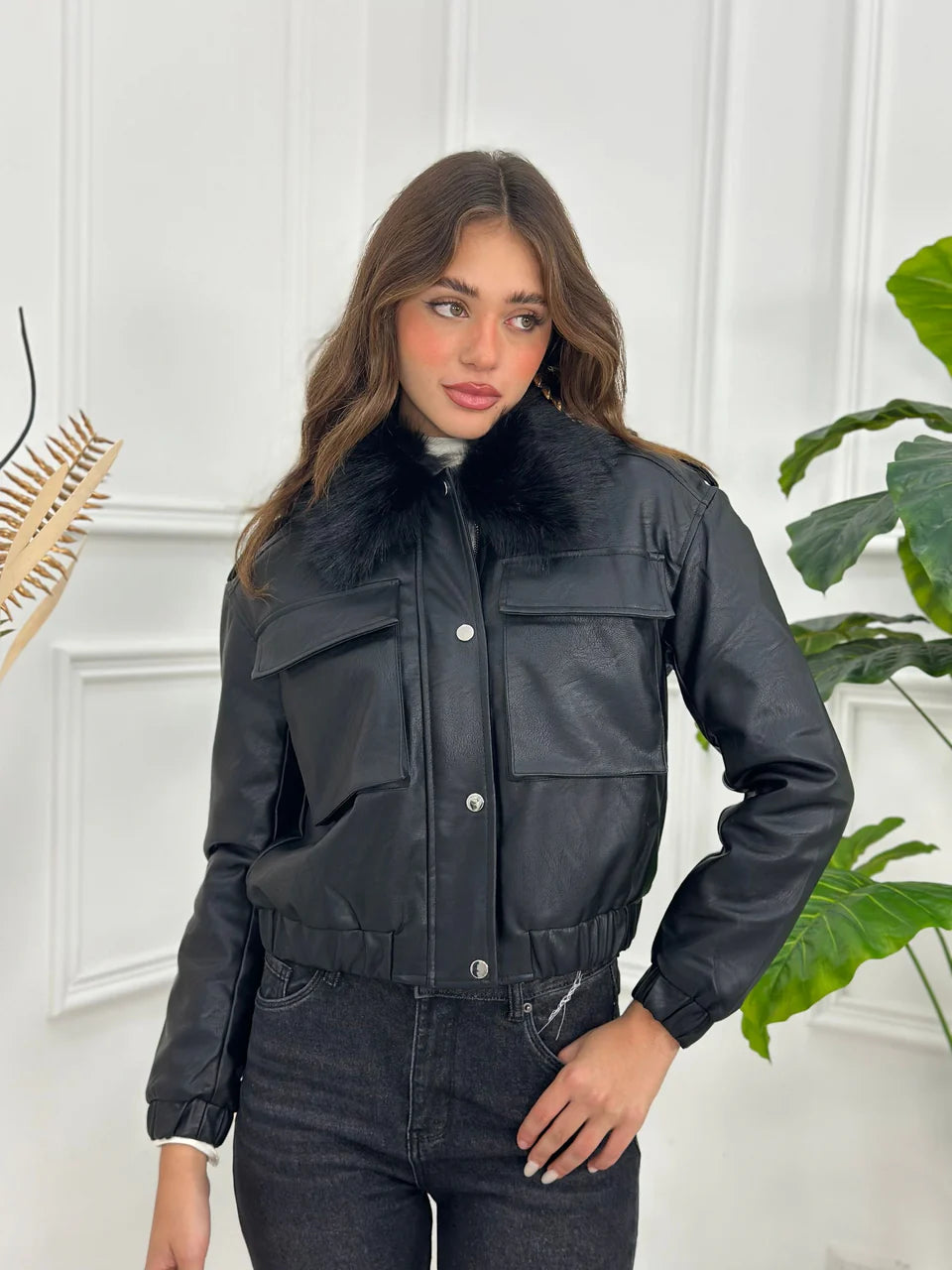 Chaqueta corta de piel sintética