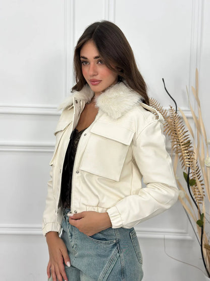 Chaqueta corta de piel sintética