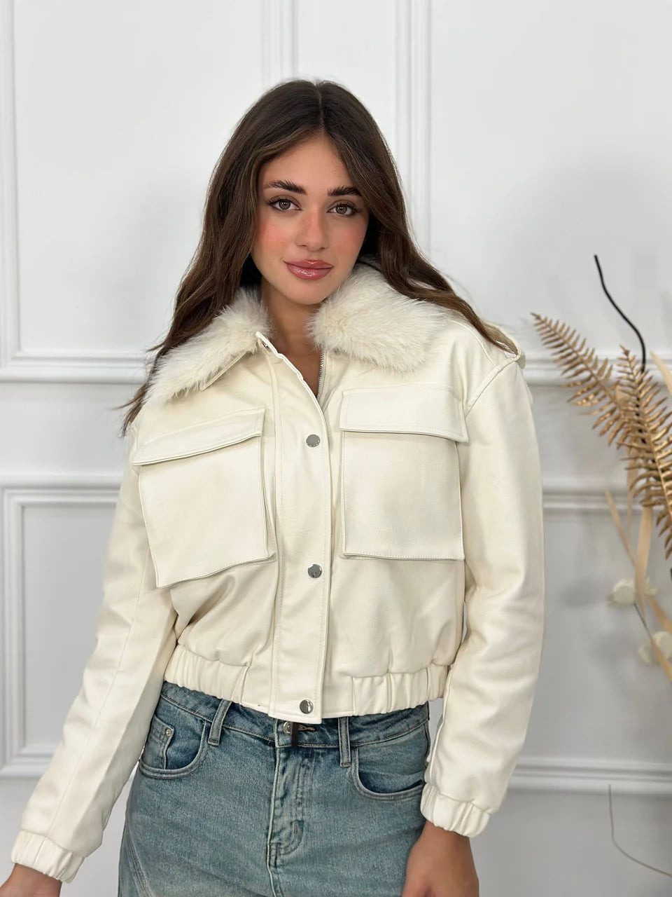 Chaqueta corta de piel sintética