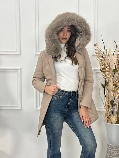 Abrigo largo con capucha y pelo desmontable