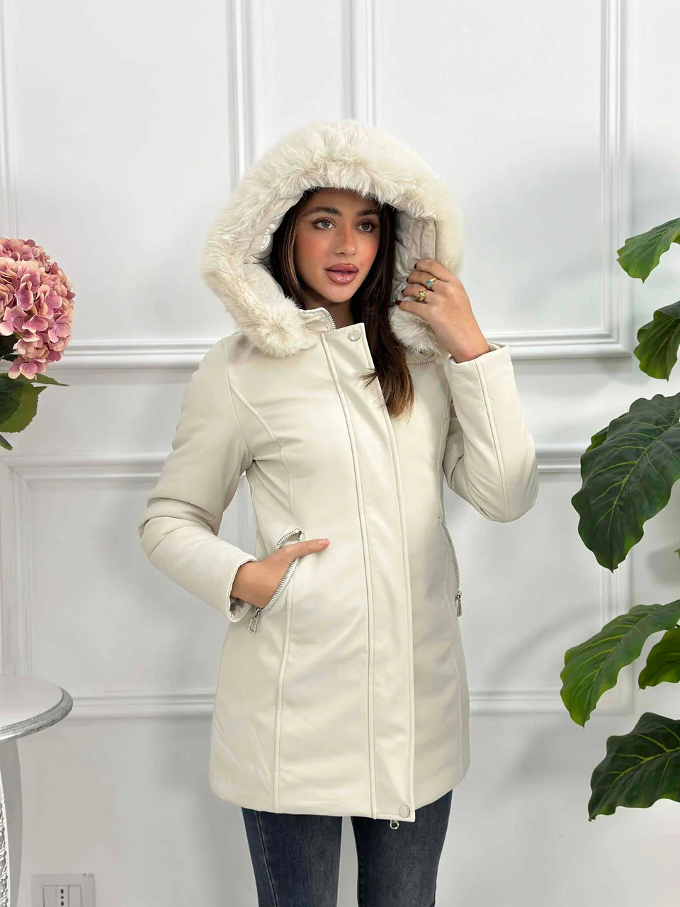 Abrigo largo con capucha y pelo desmontable