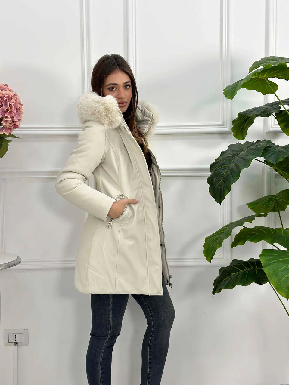 Abrigo largo con capucha y pelo desmontable