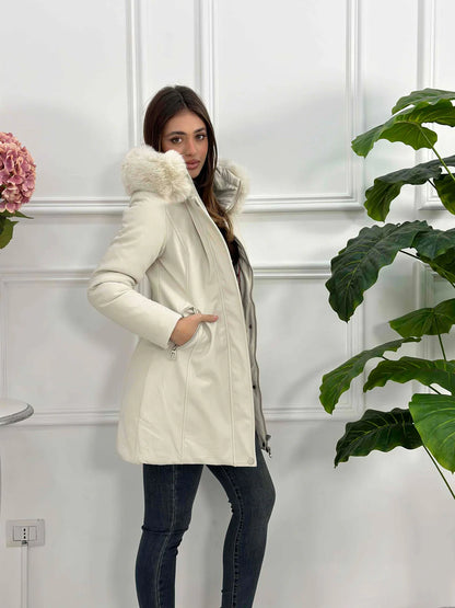 Abrigo largo con capucha y pelo desmontable