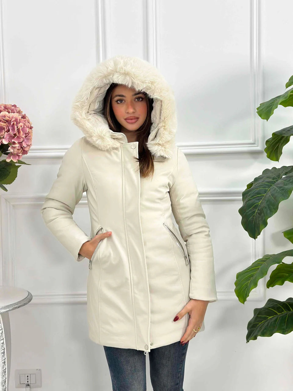 Abrigo largo con capucha y pelo desmontable