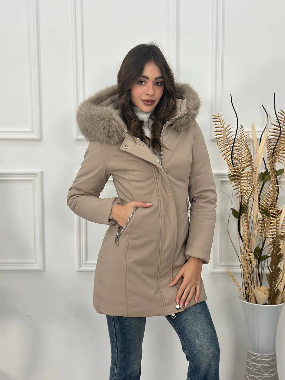 Abrigo largo con capucha y pelo desmontable