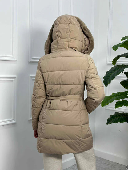 Chaqueta con cinturón y ecofour extraíble