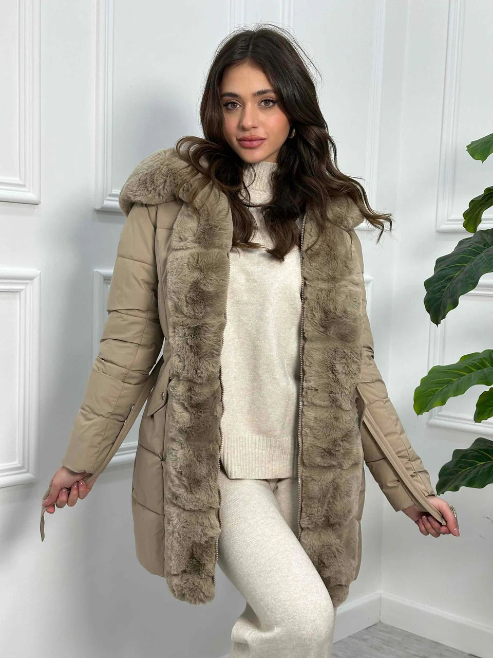 Chaqueta con cinturón y ecofour extraíble