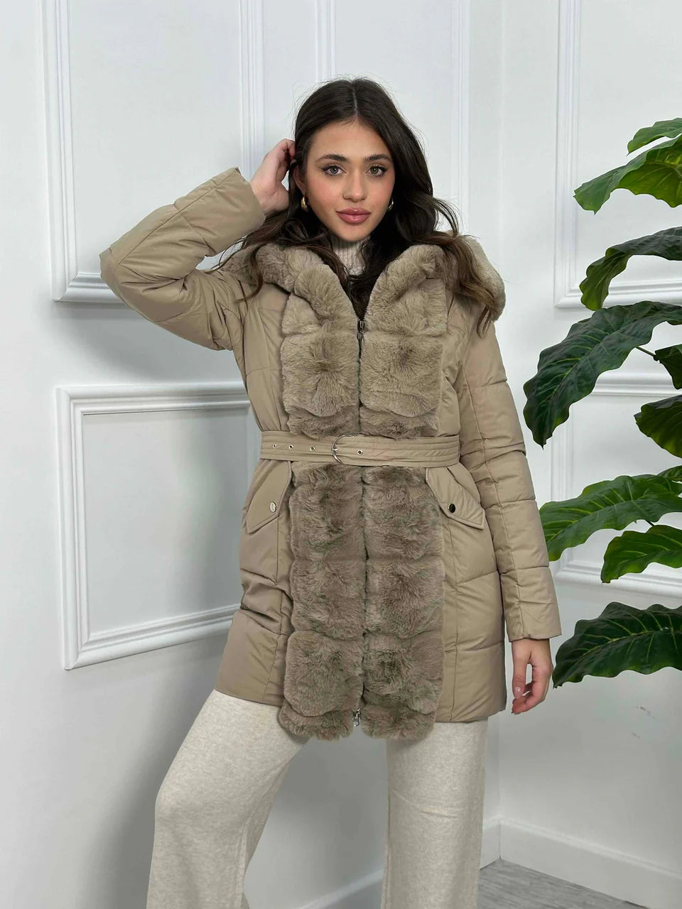 Chaqueta con cinturón y ecofour extraíble