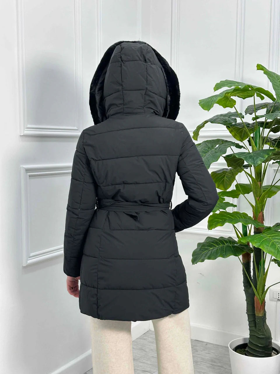 Chaqueta con cinturón y ecofour extraíble